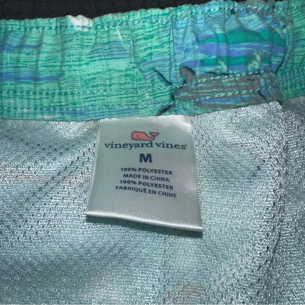 Vineyard Vines Swim Trunks Green Tropical Fish Island Print Men's Medium 7 Inch